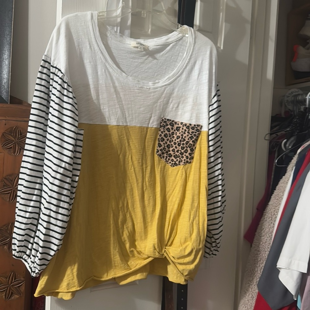 UmGee stretch boutique blouse
